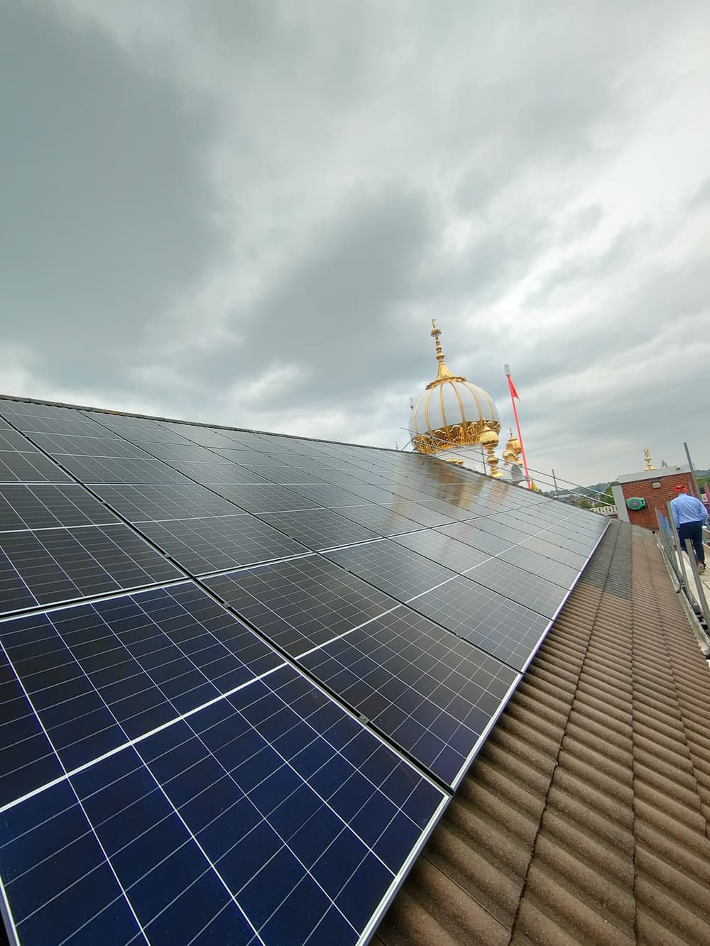 Roof-level view of the Guru Nanak Gurdwara solar installation