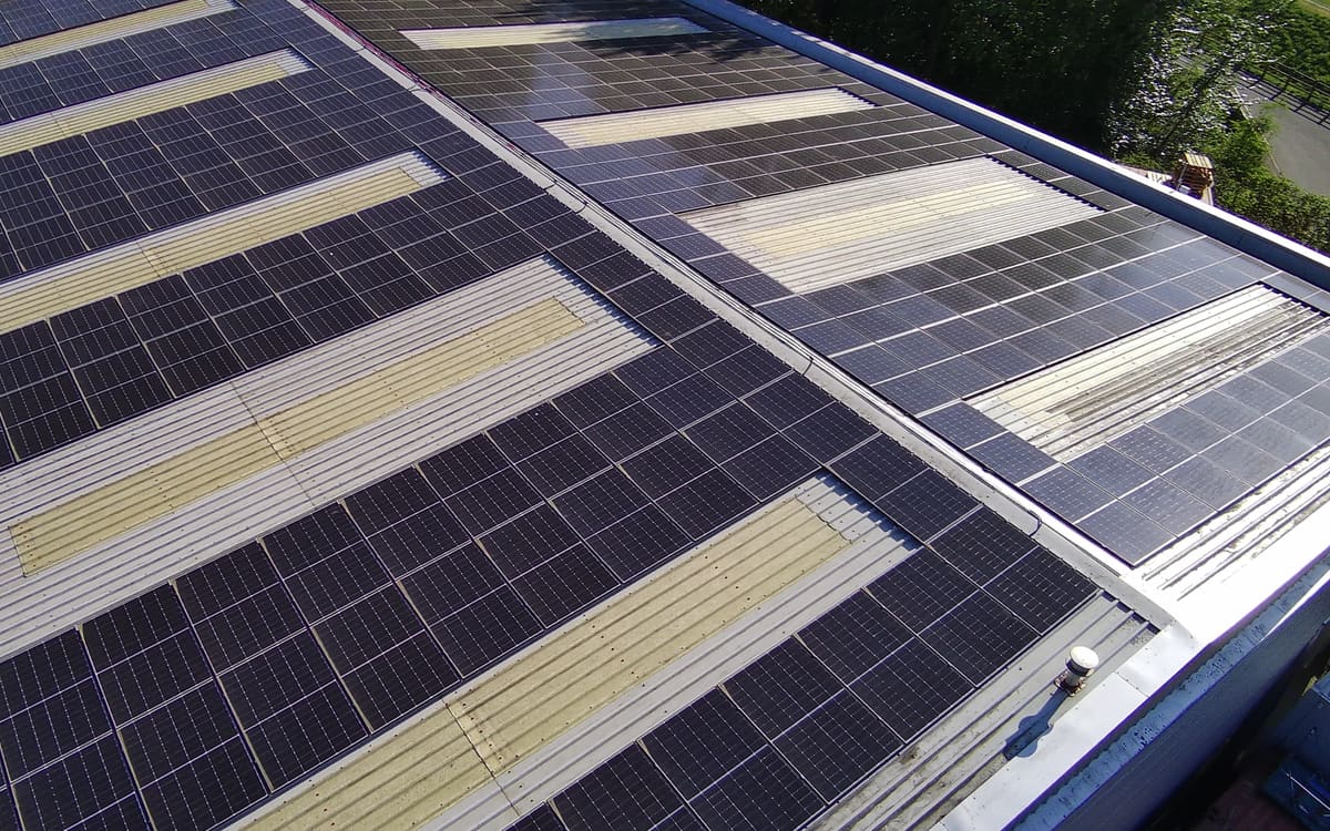 Drone view of the Harris Parts warehouse rooftop solar array